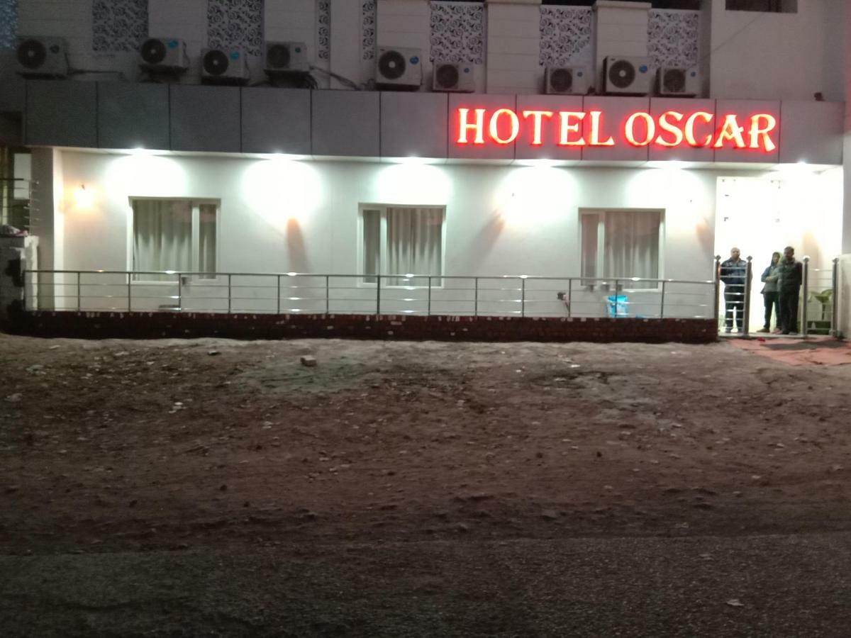 Oscar Banquet And Hotel Kālka Buitenkant foto