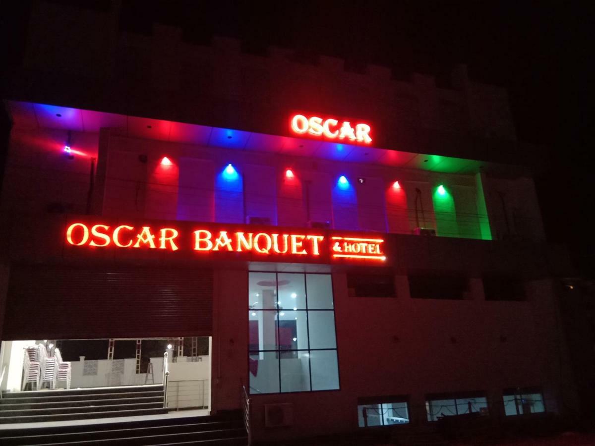 Oscar Banquet And Hotel Kālka Buitenkant foto